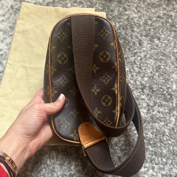 Louis Vuitton Bum Bag - Picture 3 of 13